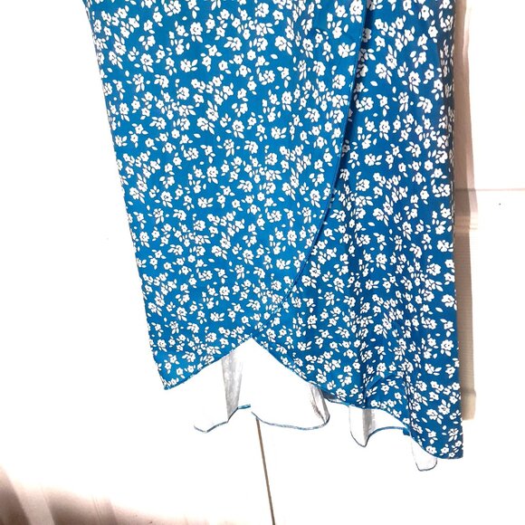 Women’s Blue Short Sleeved Floral Dress with 4 frontal buttons Size L - Picture 4 of 5